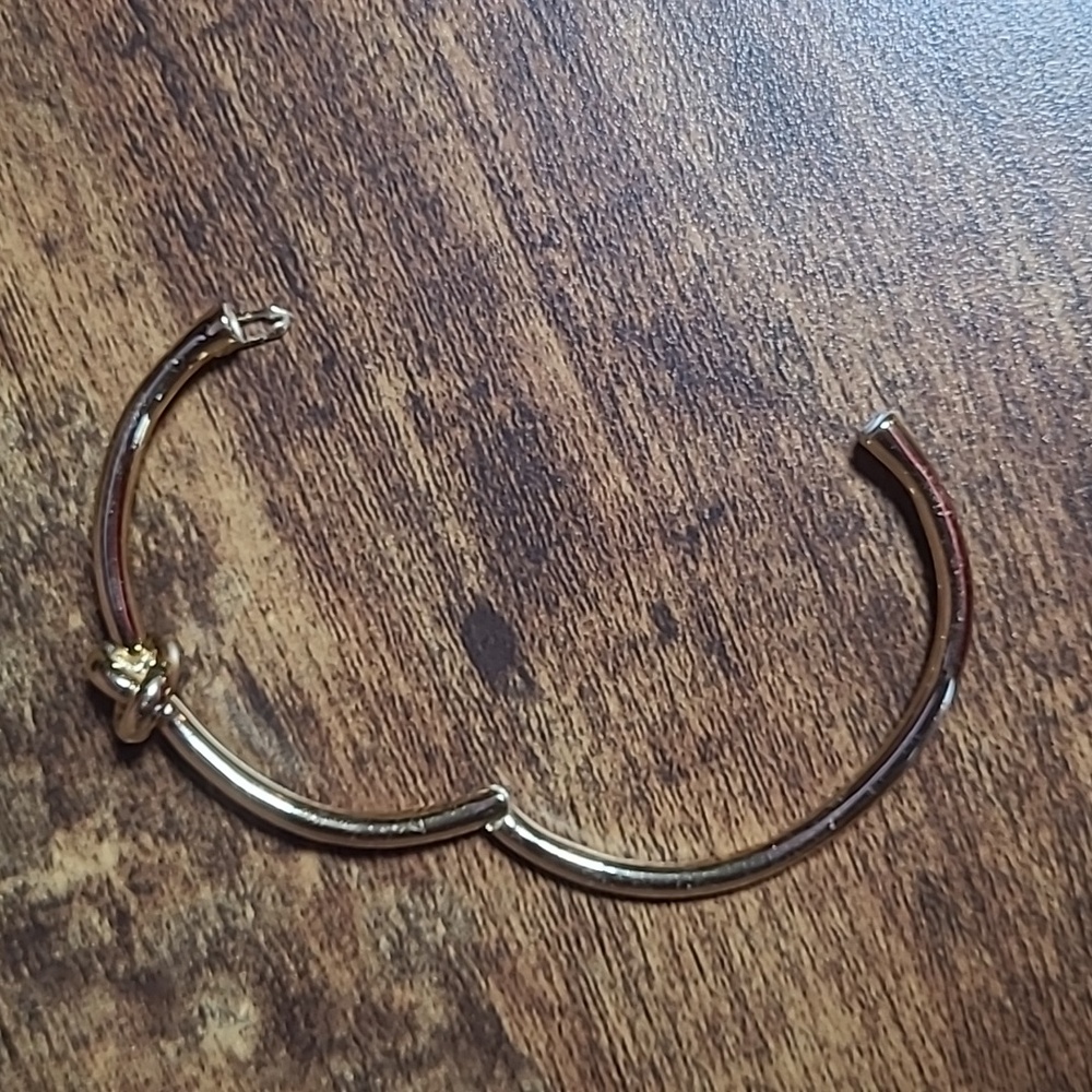 Kate Spade New York Sailors Knot Hinged Bangle some scratches on the outside - Picture 5 of 7